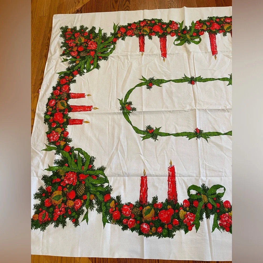 Fallani & Cohn gorgeous mid century Christmas all cotton tablecloth 62” x‎ 51”